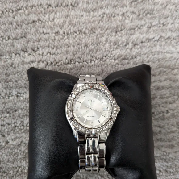 Great condition Guess Watch/Stainless Steel, Silver In Color-Comes W/Extra Links - Picture 5 of 8